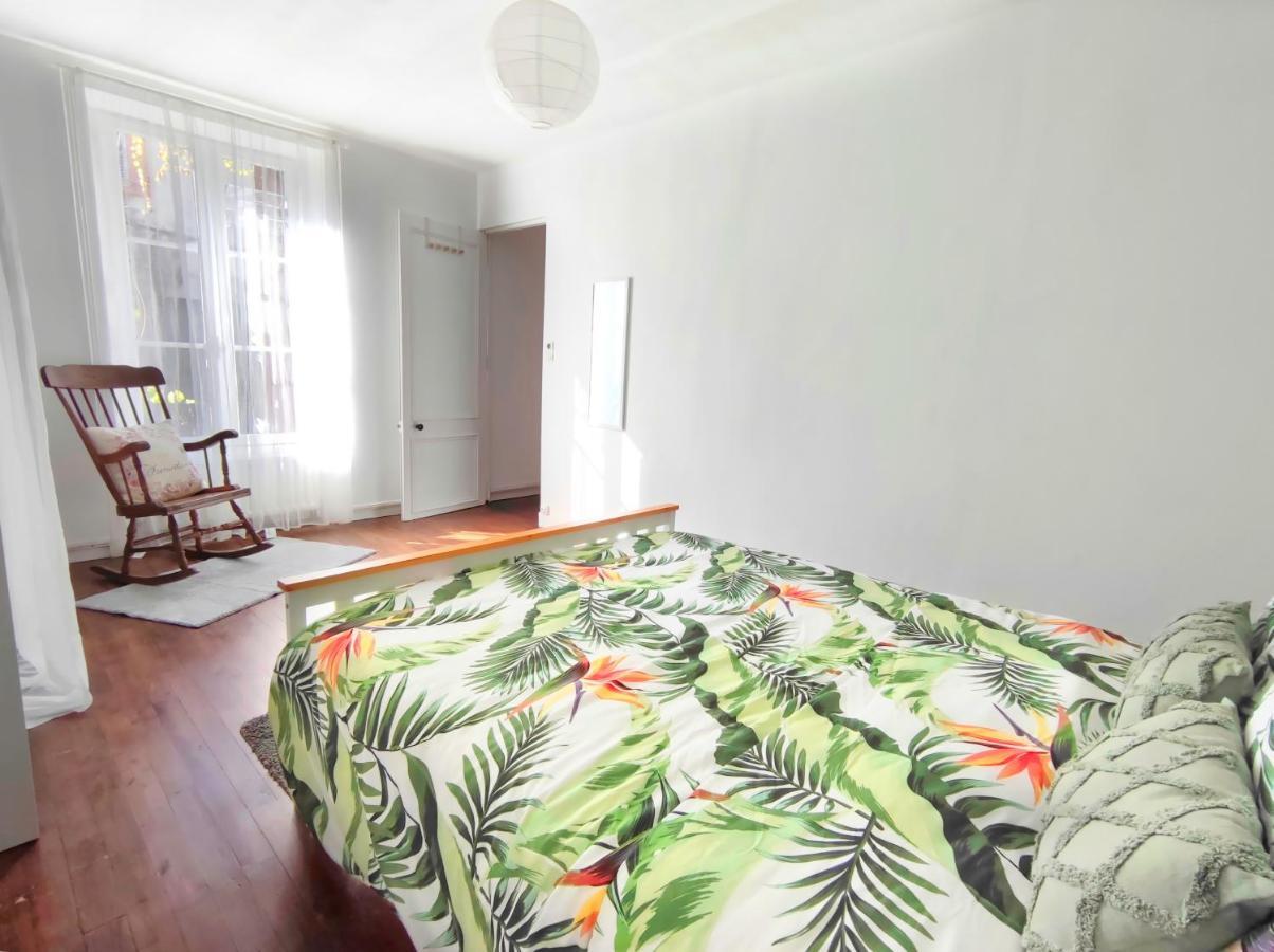 Number 22 - Le Dorat - Apartment One With Garden & Free Parking 外观 照片
