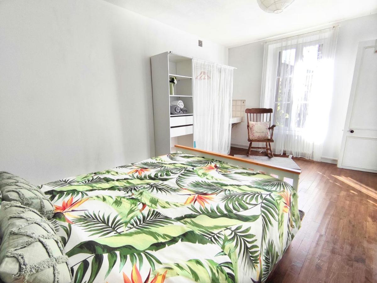 Number 22 - Le Dorat - Apartment One With Garden & Free Parking 外观 照片