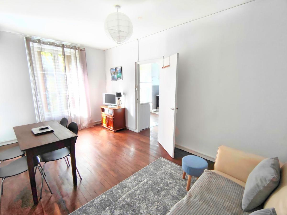 Number 22 - Le Dorat - Apartment One With Garden & Free Parking 外观 照片