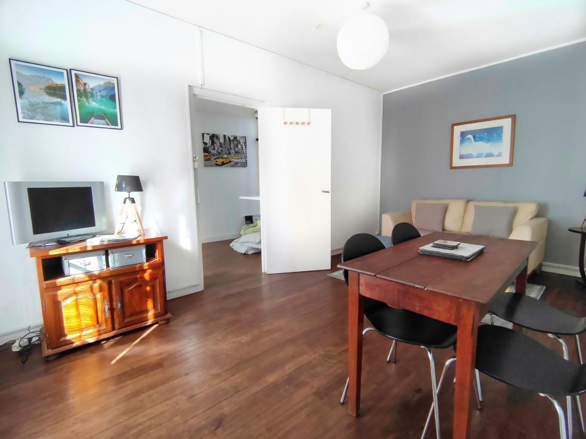 Number 22 - Le Dorat - Apartment One With Garden & Free Parking 外观 照片
