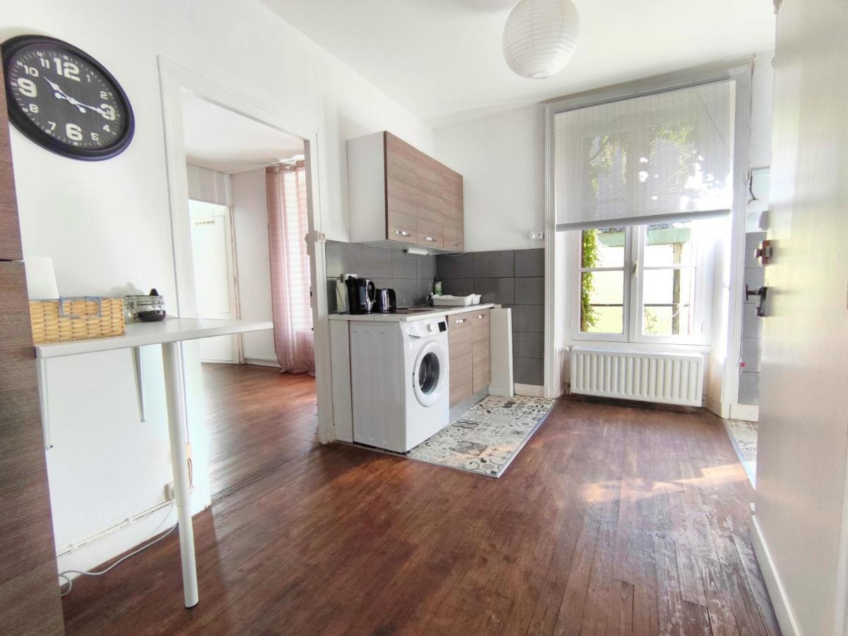 Number 22 - Le Dorat - Apartment One With Garden & Free Parking 外观 照片