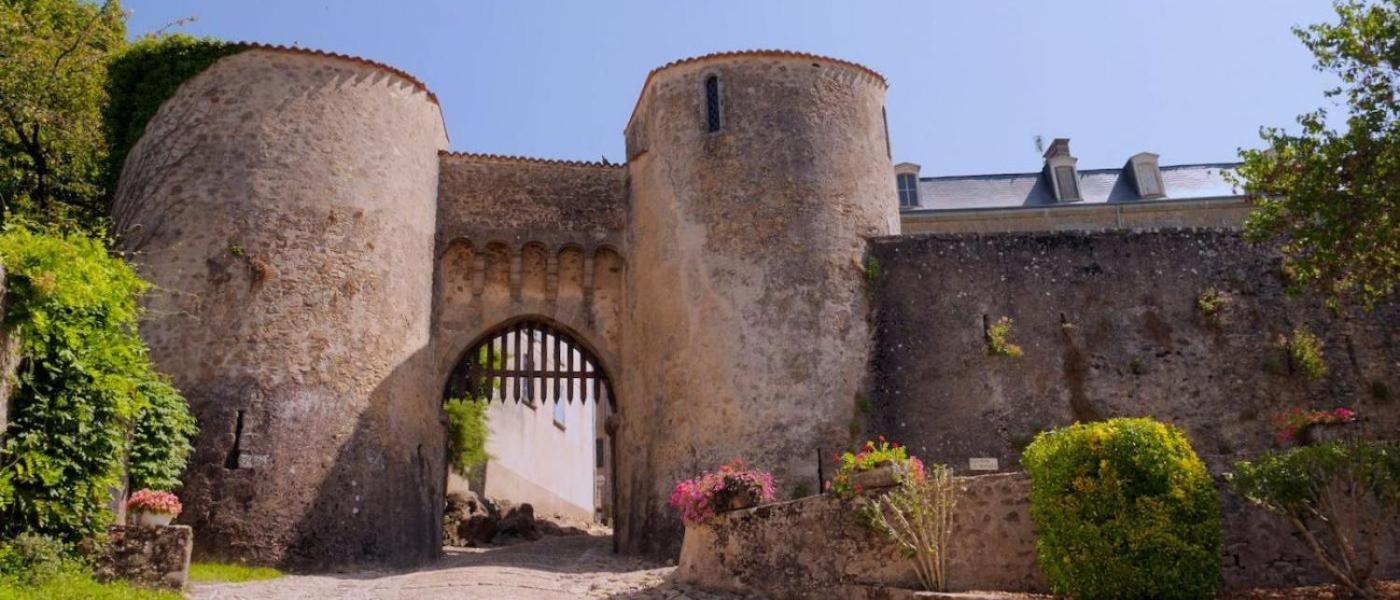 Number 22 - Le Dorat - Apartment One With Garden & Free Parking 外观 照片