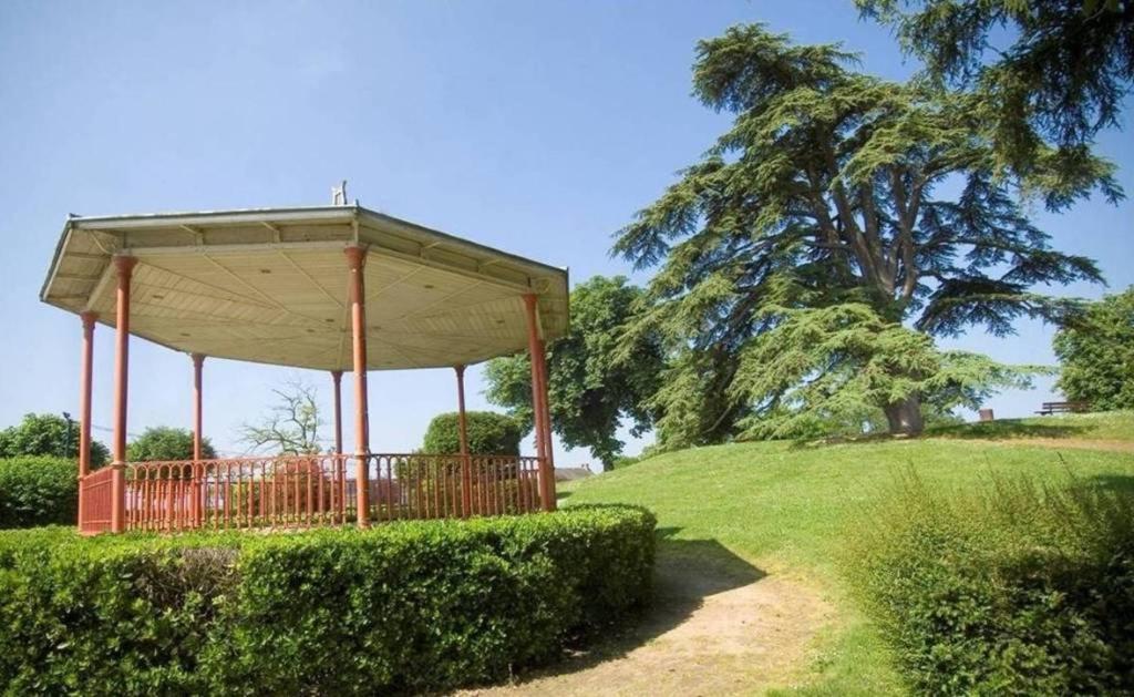 Number 22 - Le Dorat - Apartment One With Garden & Free Parking 外观 照片